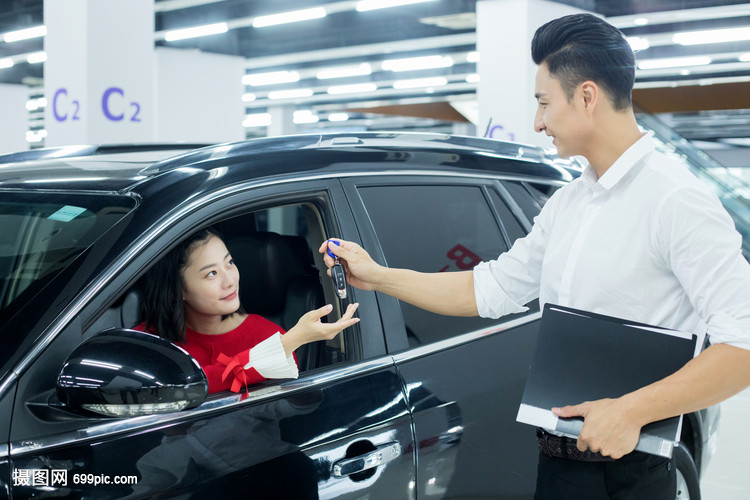 汽車銷售成交交付鑰匙 交易圓滿落幕的關(guān)鍵時(shí)刻